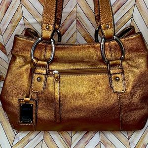 Tignanello Center Zip Handbag❤️‍🔥❤️‍🔥❤️‍🔥golden/bronze color.